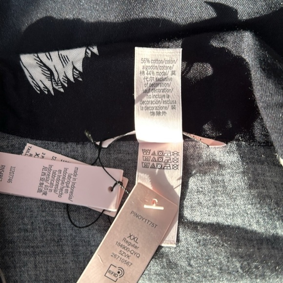 Victoria Secret - Picture 4 of 4